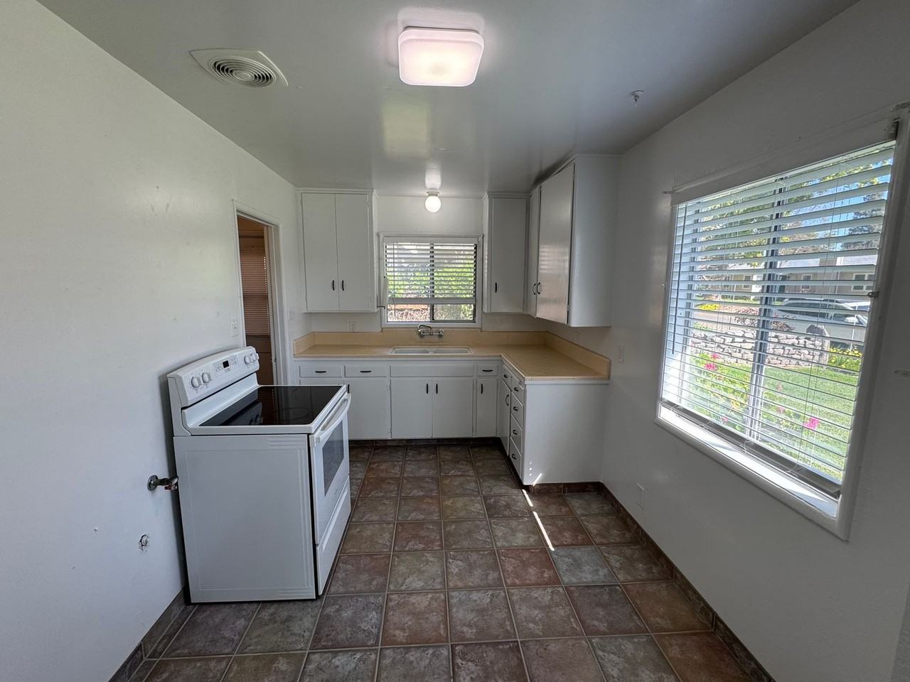 1533 21st Ave - Photo 2 of 5