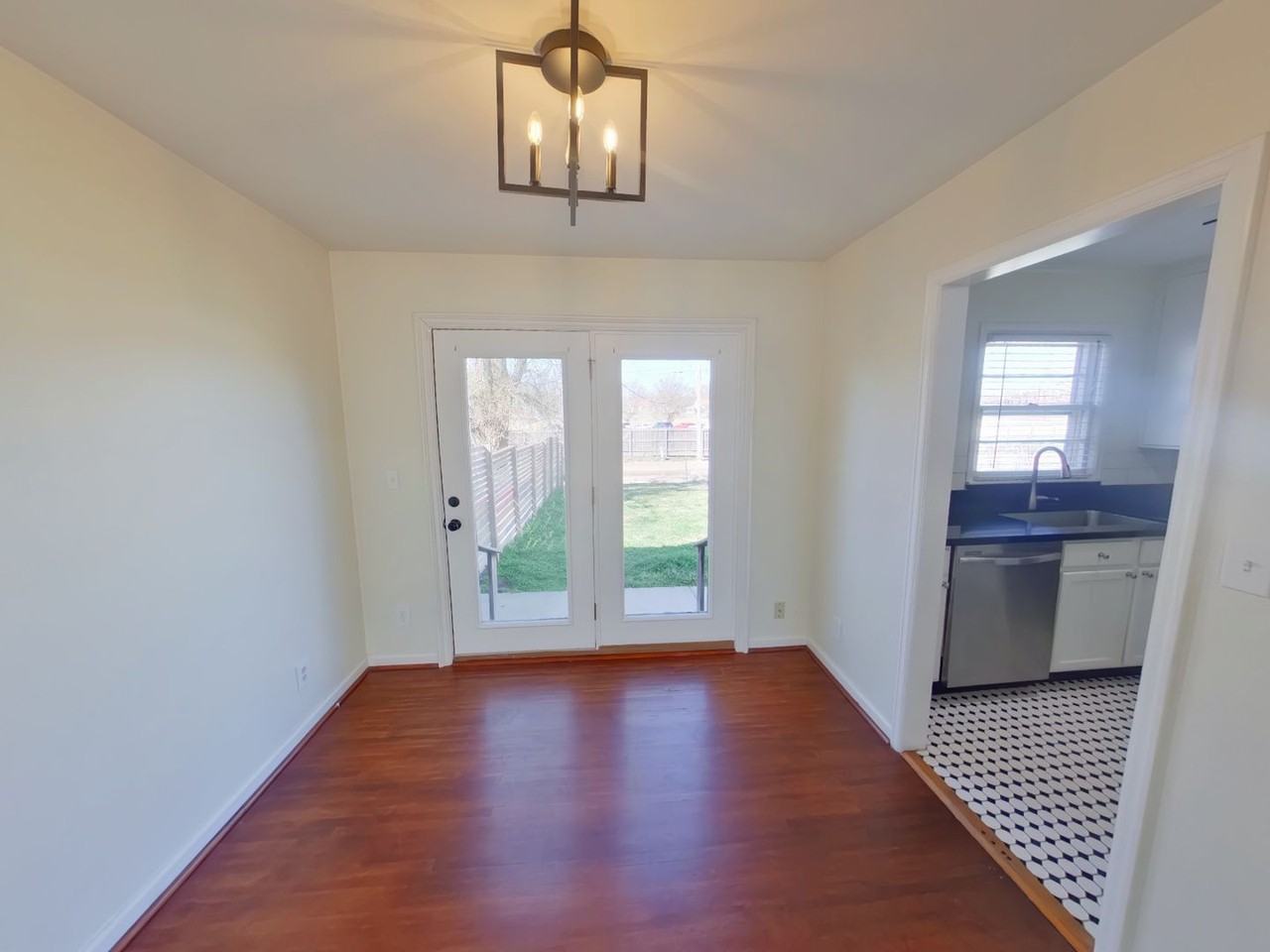 403 Harding St - Photo 4 of 12