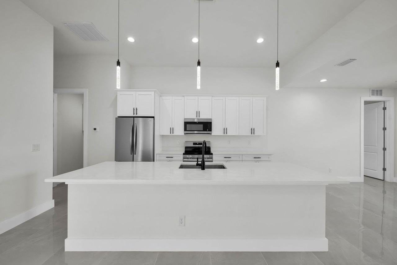 14020 Chesswood Ln - Photo 2 of 35