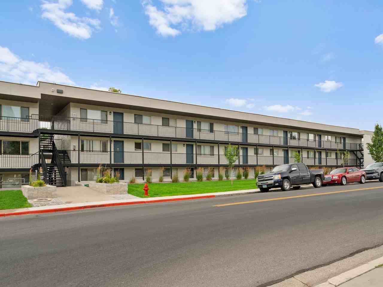 Grandview Manor - Photo 3 of 35