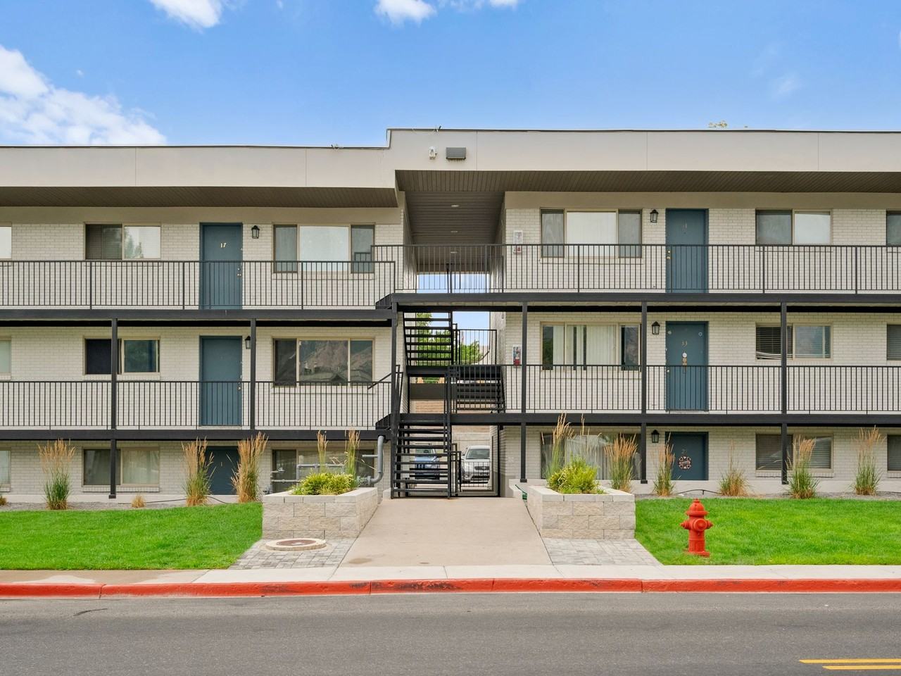 Grandview Manor - Photo 6 of 35