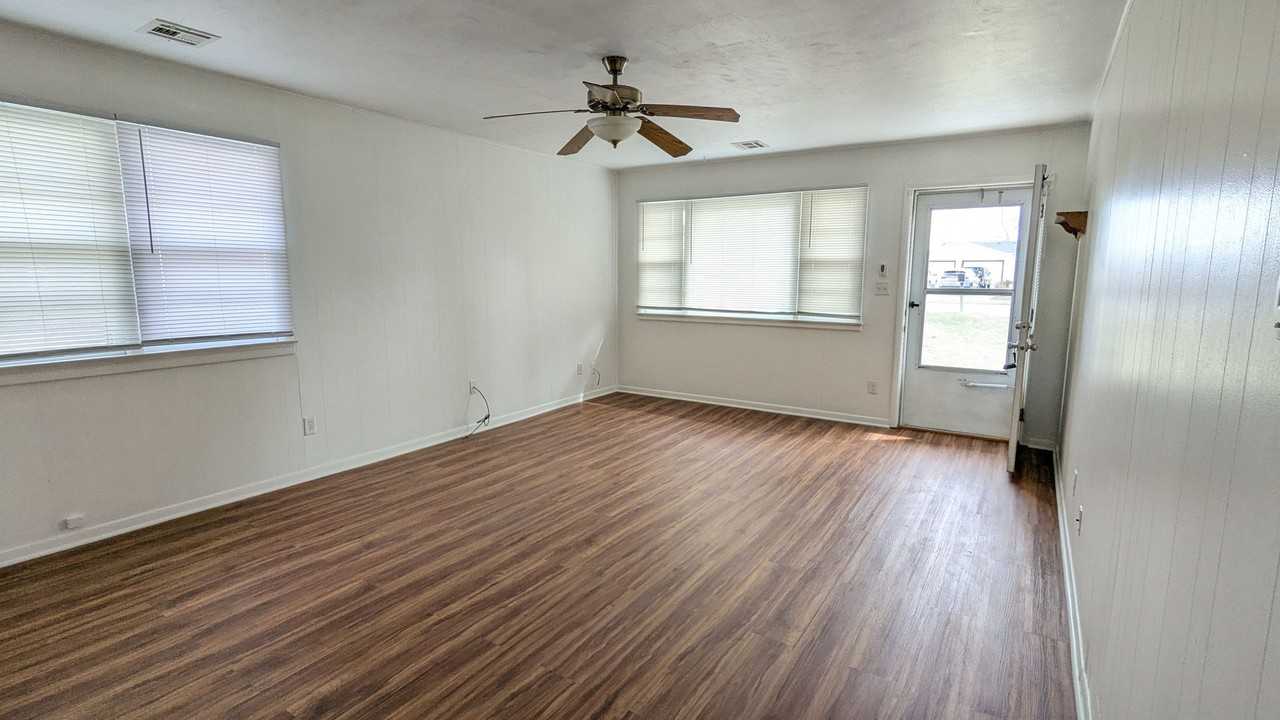 4512 Navajo St - Photo 5 of 11