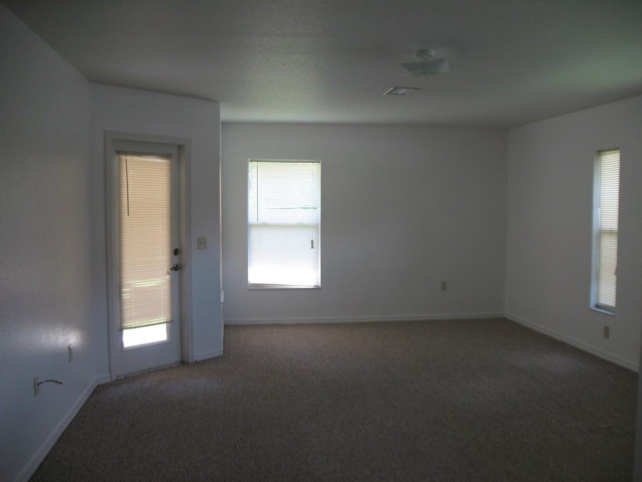 376 Marion Oaks Trl - Photo 2 of 6