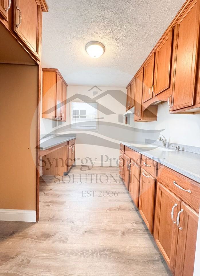 430 5th Ave - Photo 6 of 13