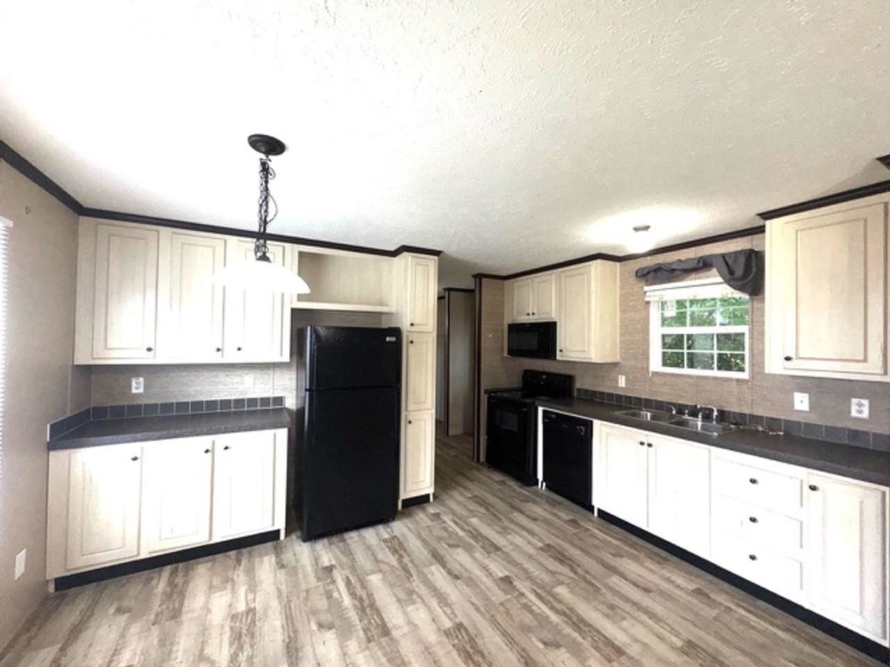 1007 Alexandria Rd Sw - Photo 4 of 18