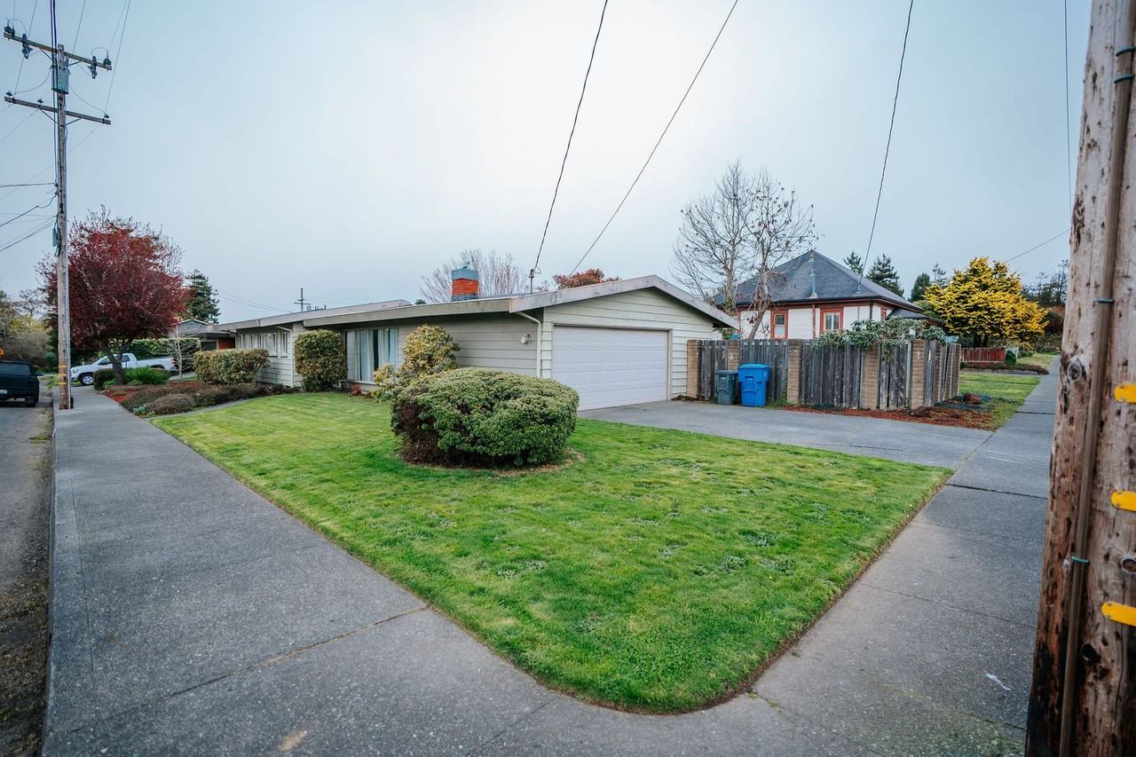 1551 Dean St - Photo 3 of 26