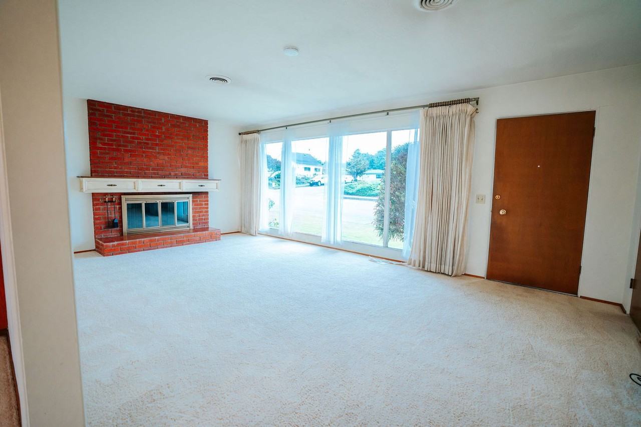 1551 Dean St - Photo 5 of 26