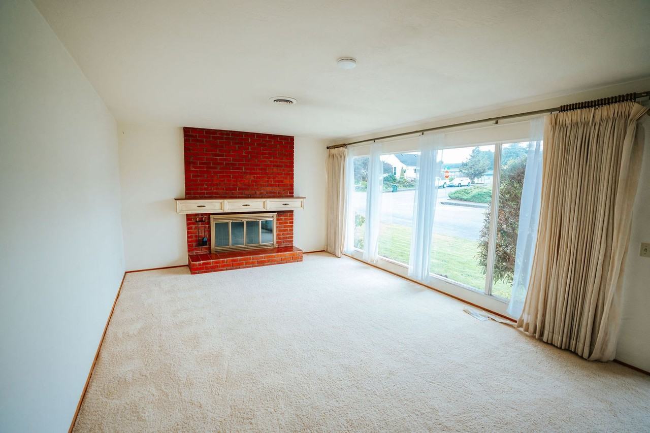 1551 Dean St - Photo 6 of 26