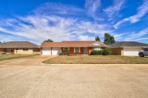 featured image of 3408 N Ridgewood Dr