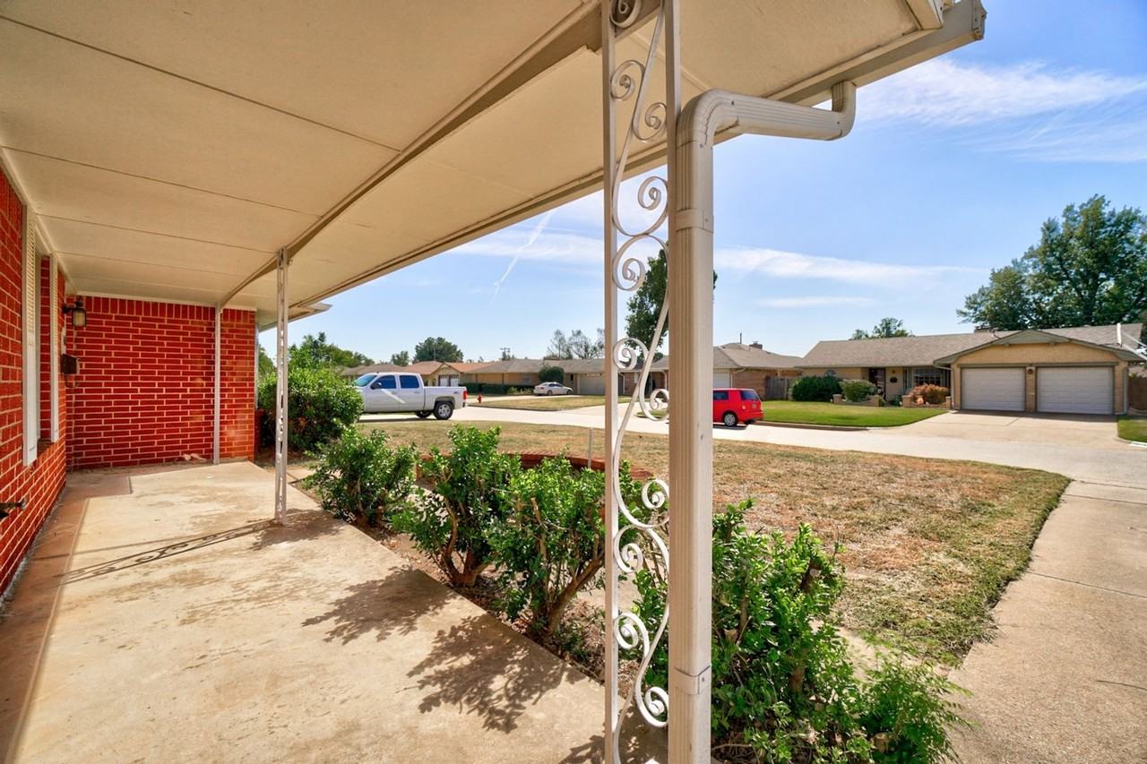 3408 N Ridgewood Dr - Photo 4 of 38