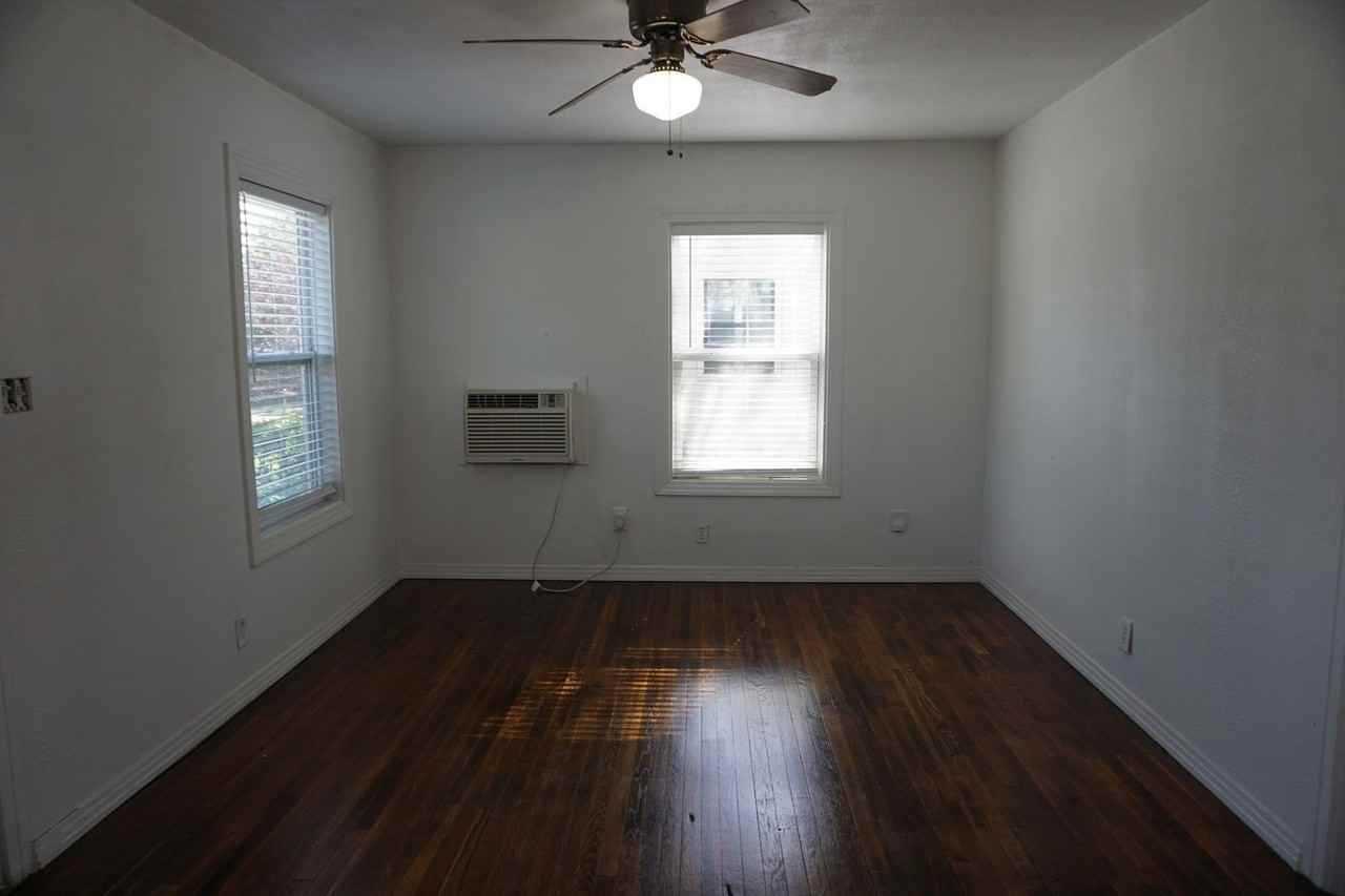 2309 27th St - Photo 4 of 8