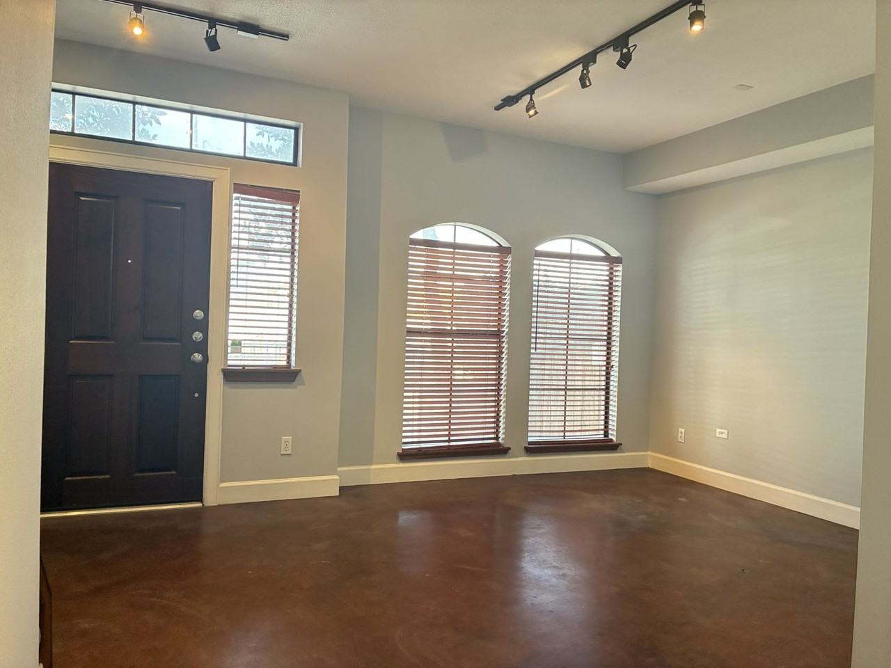 1000 Columbus St #C - Photo 3 of 25