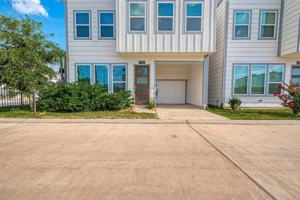 featured image of 7703 Rainbow Close Ln