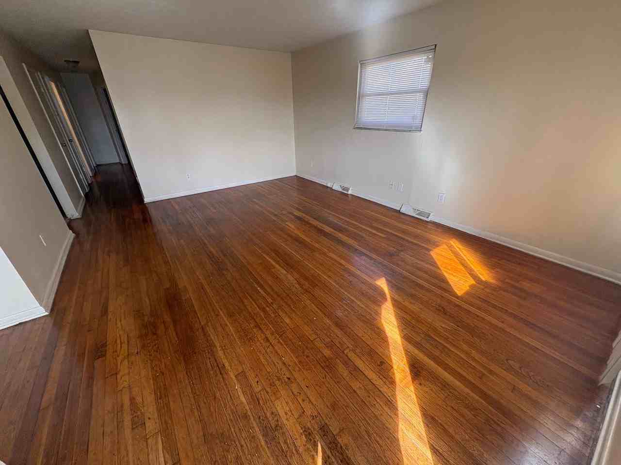 939 S Waverly St - Photo 2 of 10