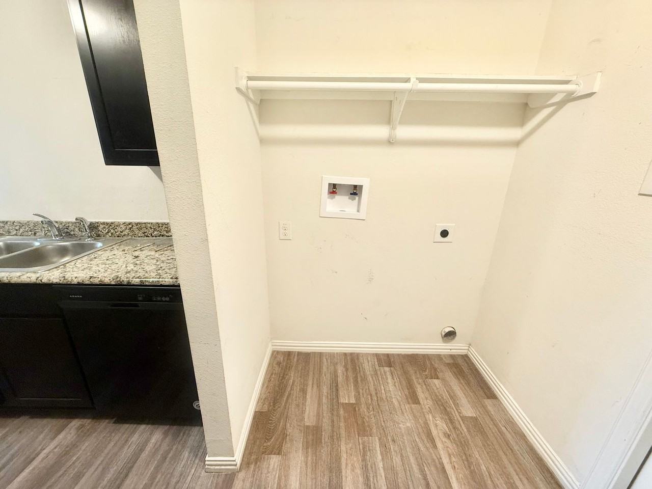 920 Crosby St - Photo 5 of 14