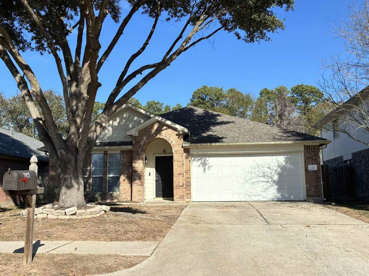 2427 Halstead Dr - Photo 2 of 30