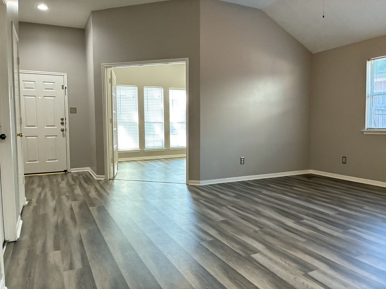 2427 Halstead Dr - Photo 7 of 30