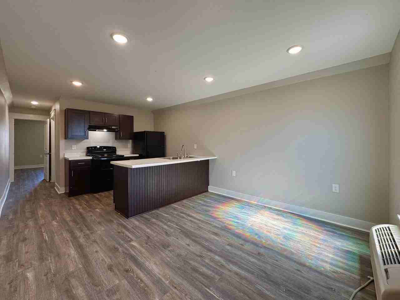 450 23rd St - Photo 4 of 11