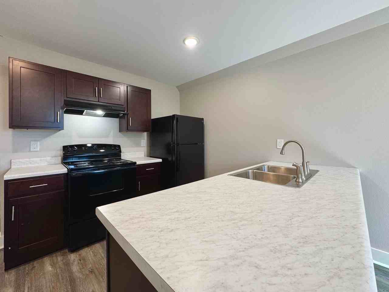 450 23rd St - Photo 5 of 11