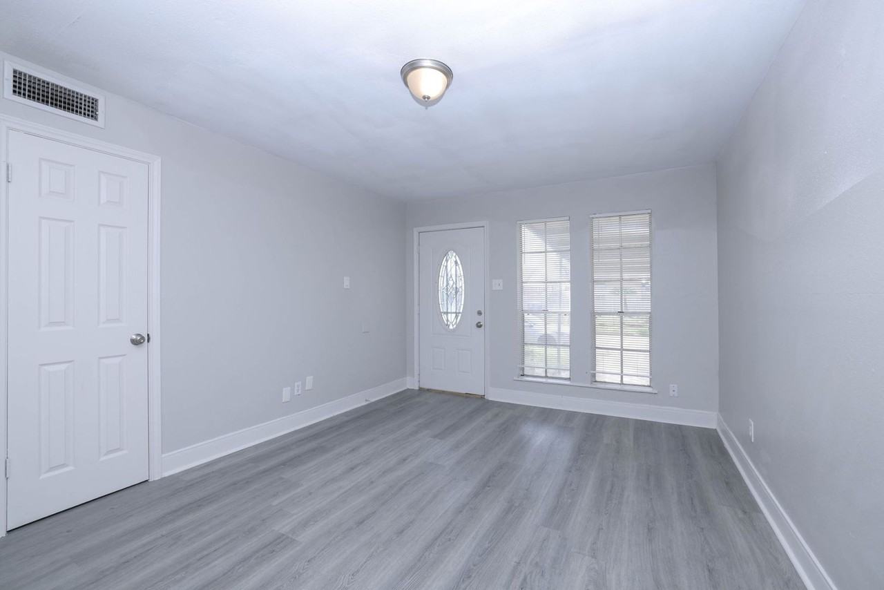 9834 Denning Dr - Photo 6 of 34