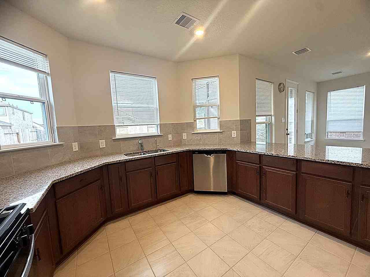 21114 Montego Bay Dr - Photo 6 of 25