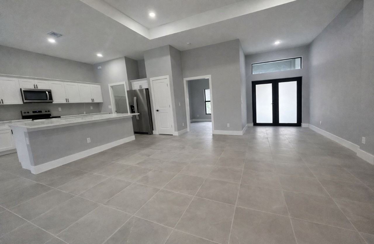 529 Se 7th St - Photo 3 of 27
