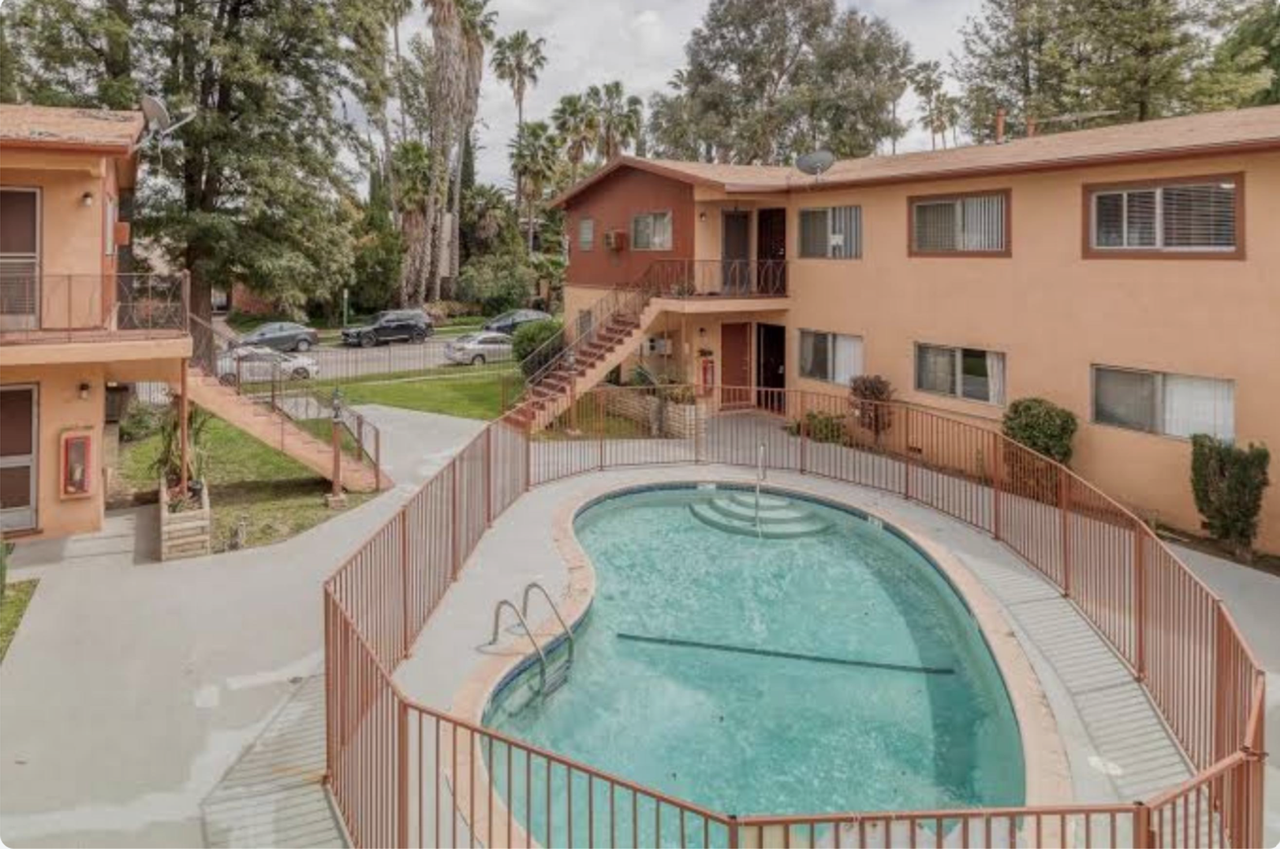 8039 Reseda Blvd - Photo 3 of 7