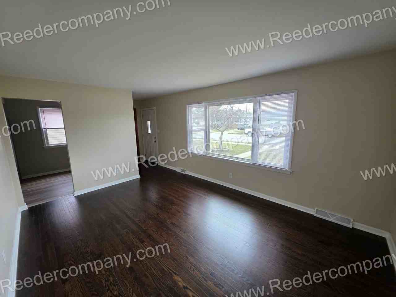 7542 Missouri Ave - Photo 3 of 22
