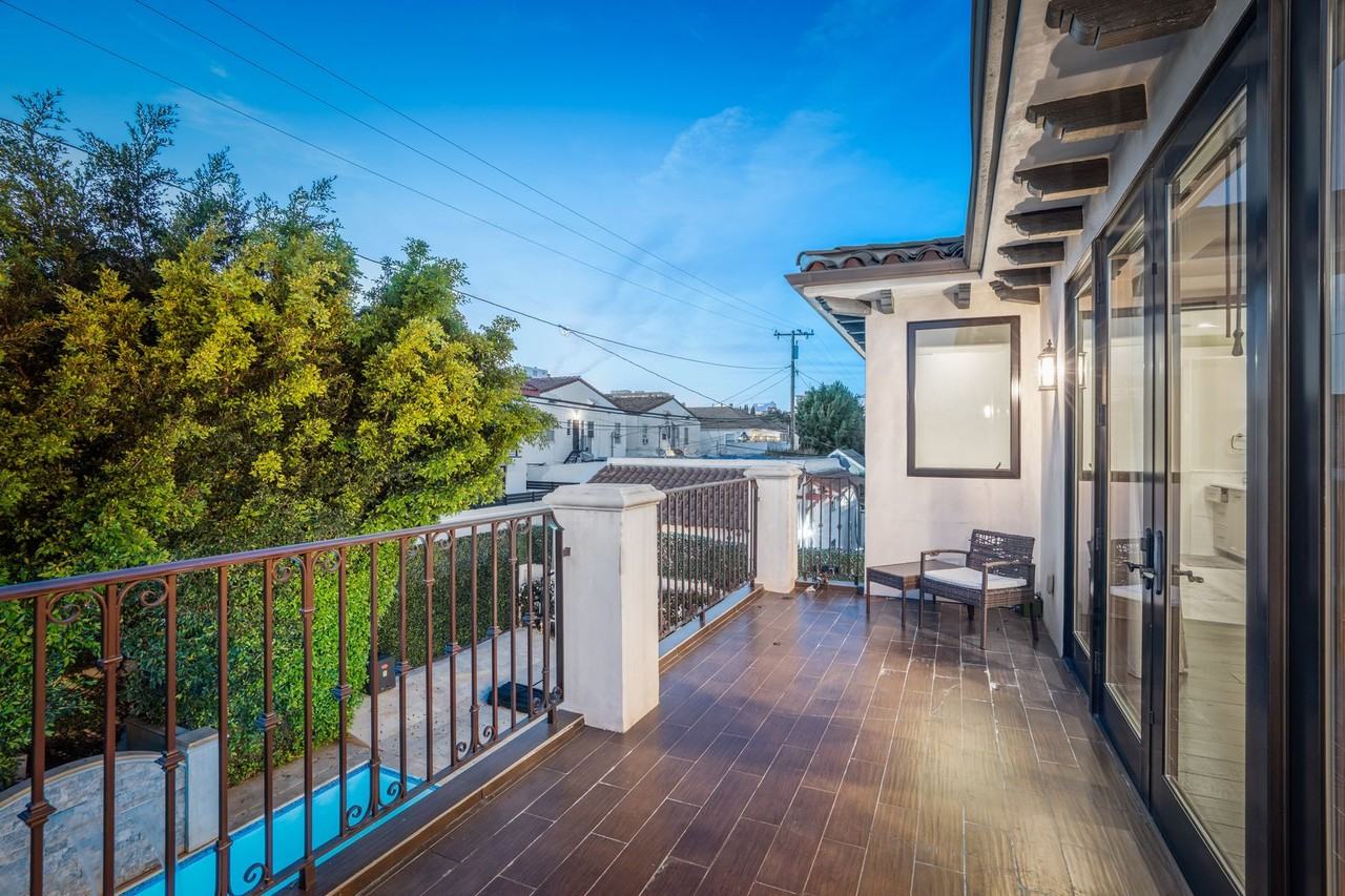 331 S Canon Dr - Photo 5 of 50