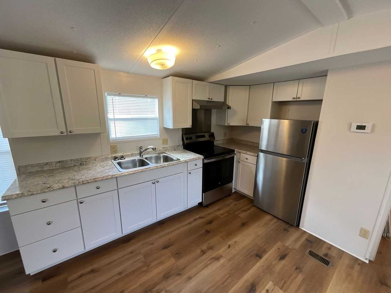 4701 Watson St - Photo 4 of 7