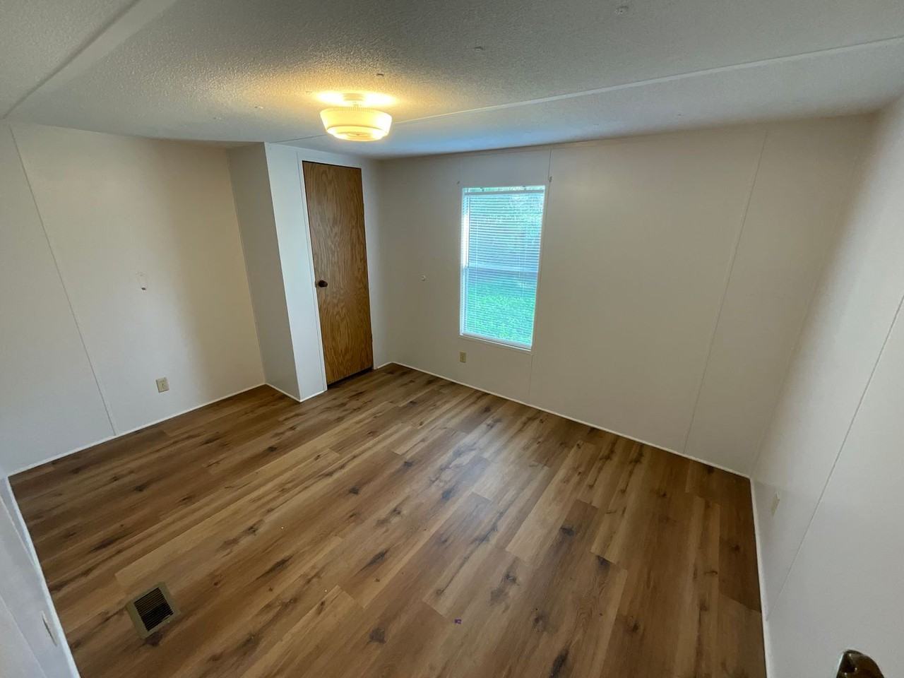 4701 Watson St - Photo 5 of 7