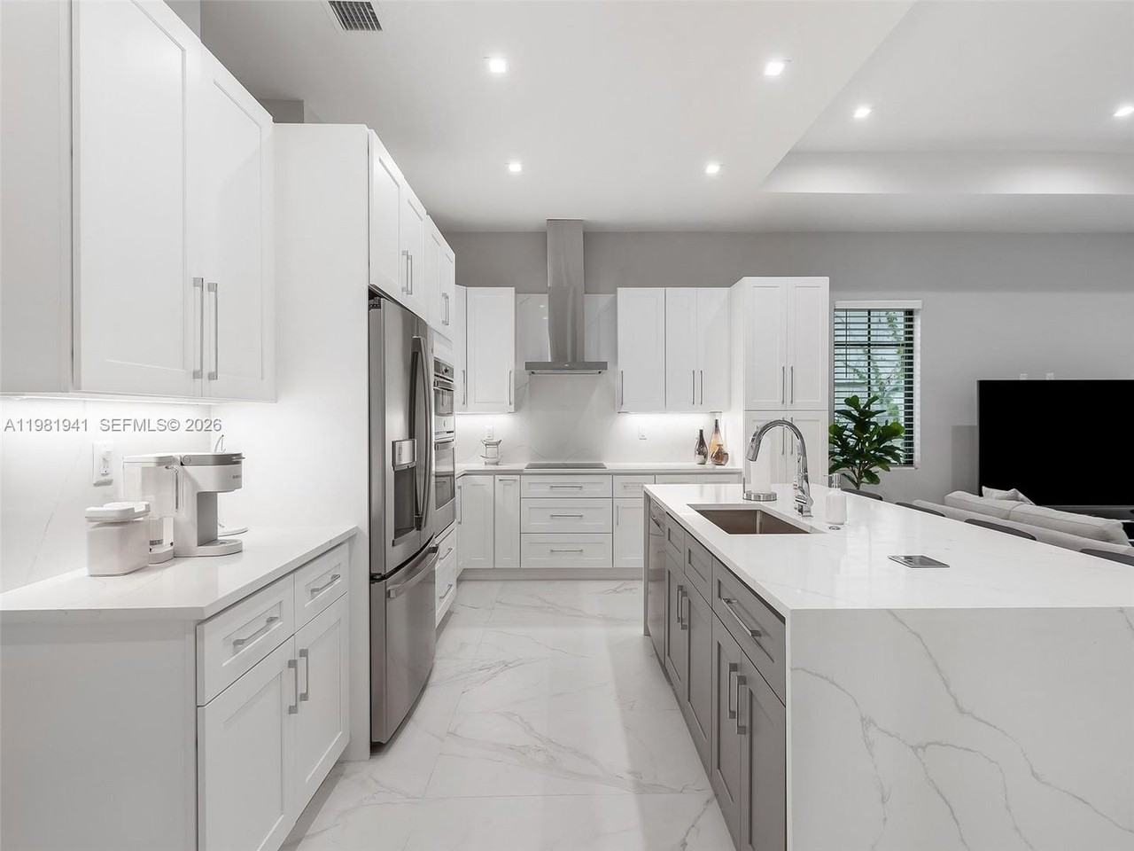 1484 Sw 32nd St - Photo 3 of 20