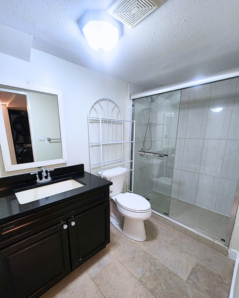 16521 Glenwood Crescent South - Photo 4 of 8