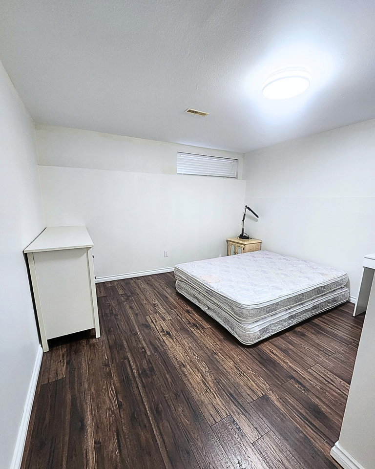 16521 Glenwood Crescent South - Photo 5 of 8