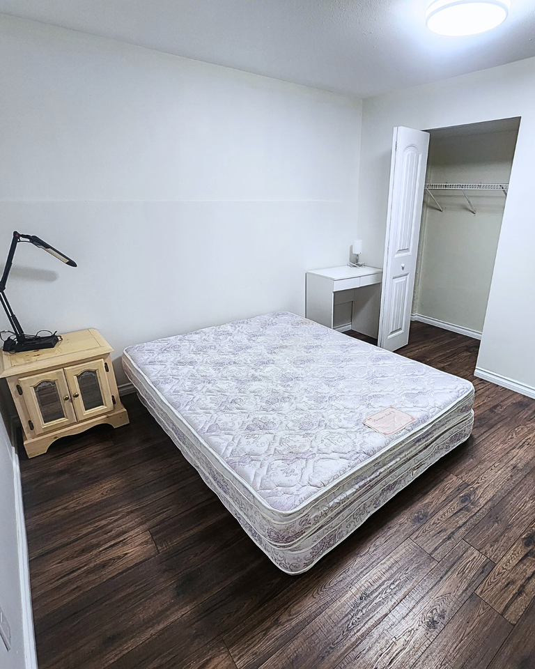 16521 Glenwood Crescent South - Photo 6 of 8