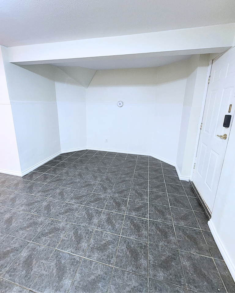 16521 Glenwood Crescent South - Photo 2 of 8