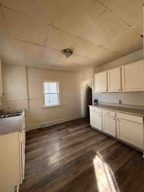 330 E Lake St - Photo 5 of 17