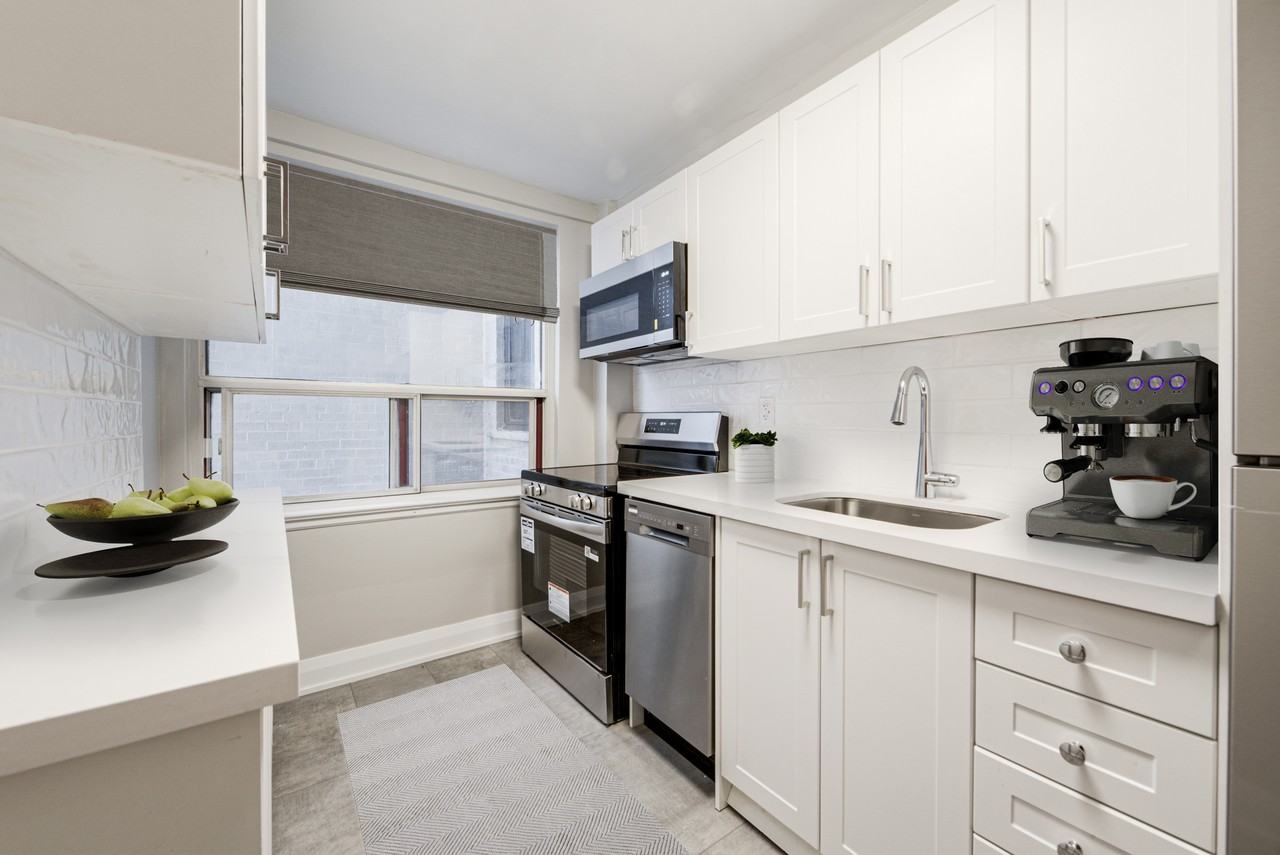 Ava Manor - Photo 3 of 10