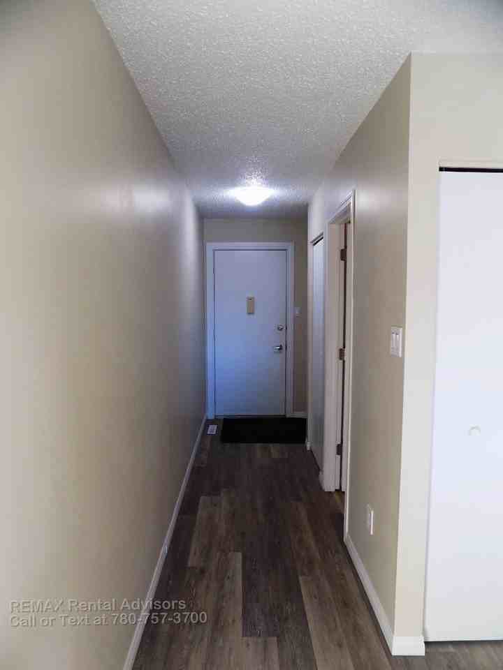 1396 Knottwood Road East Nw - Photo 2 of 14