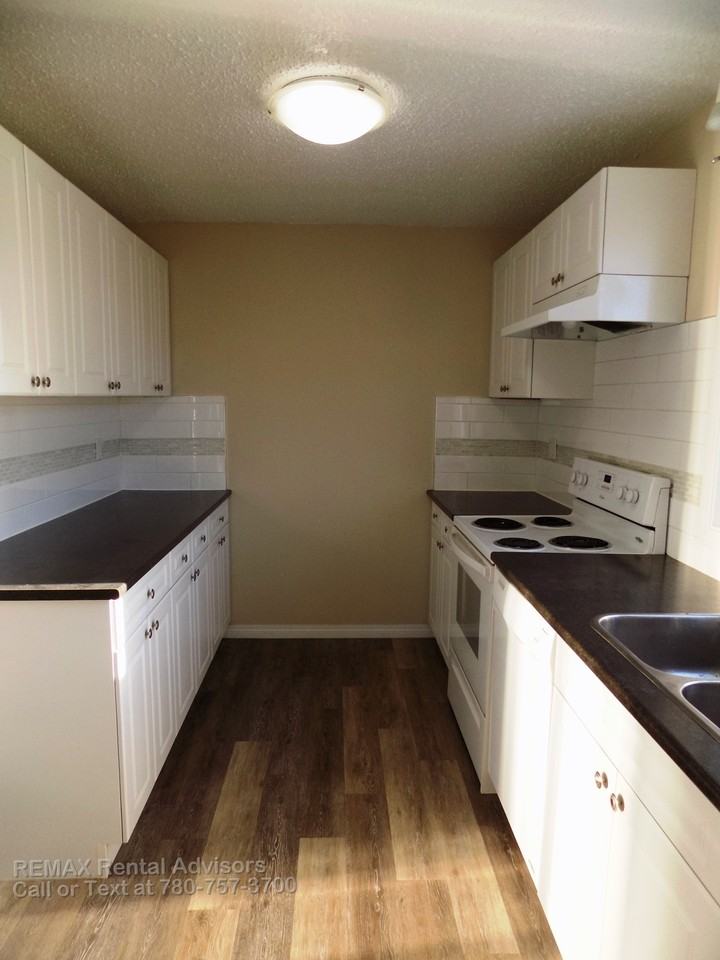 1396 Knottwood Road East Nw - Photo 3 of 14