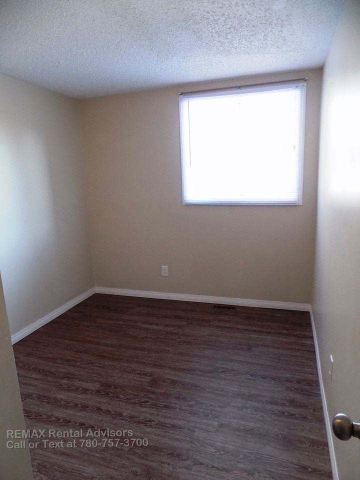 1396 Knottwood Road East Nw - Photo 5 of 14