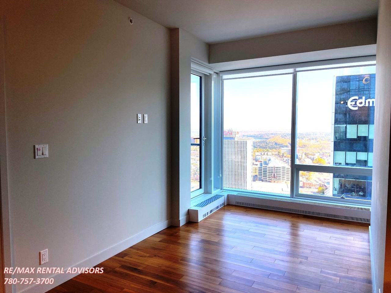 10360 102 St Nw - Photo 7 of 19