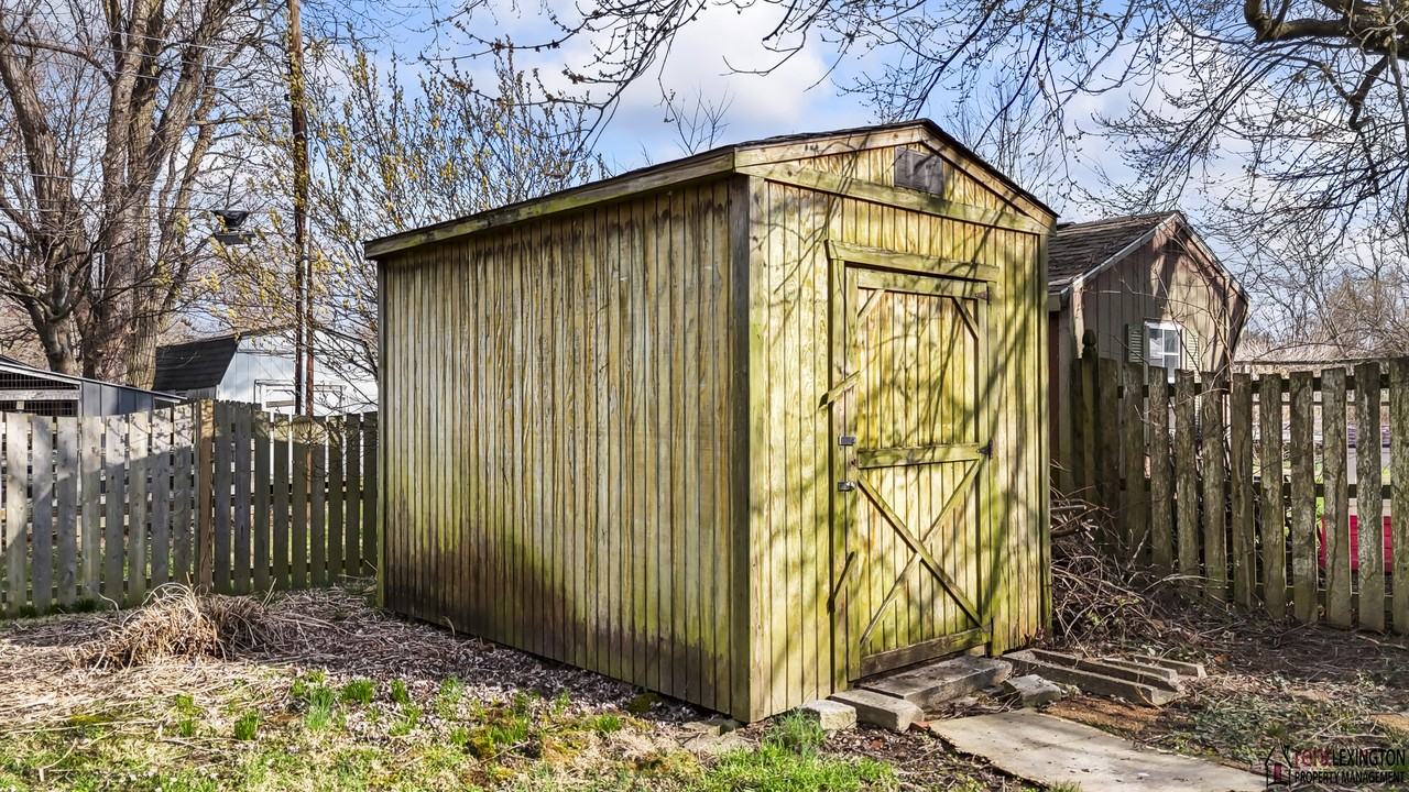 152 Bayberry Rd #1 - Photo 4 of 35