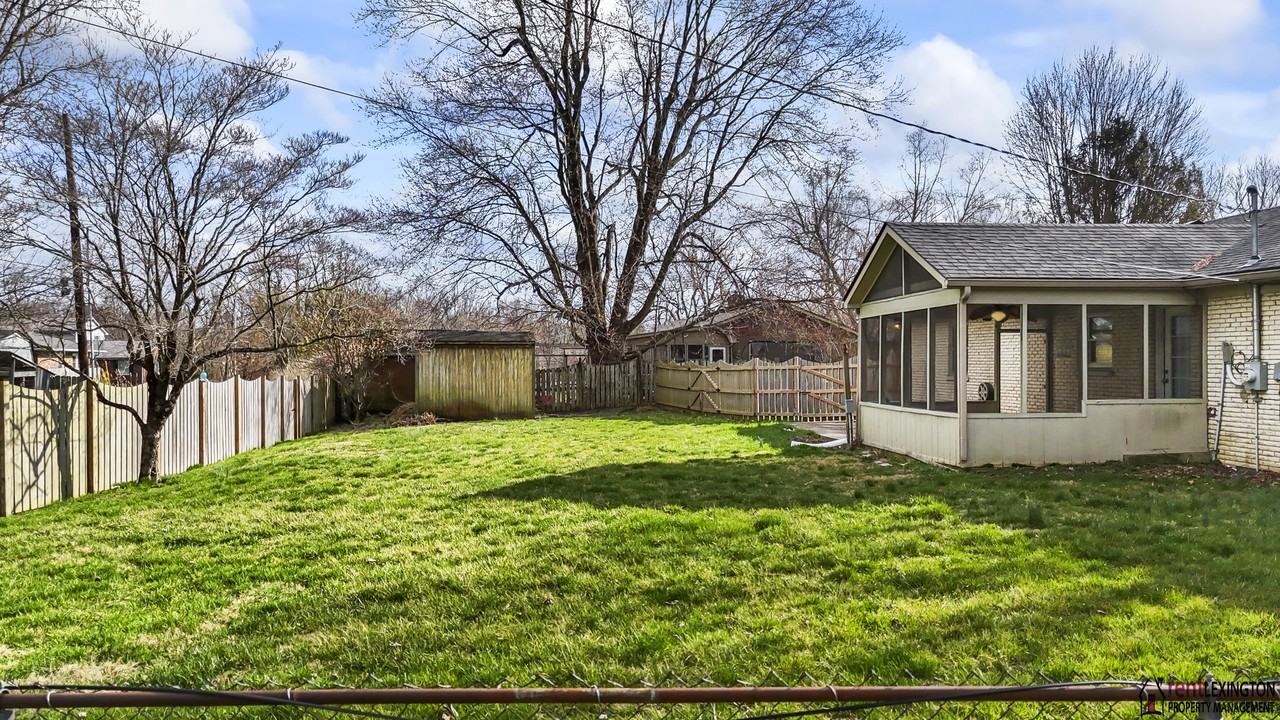 152 Bayberry Rd #1 - Photo 6 of 35