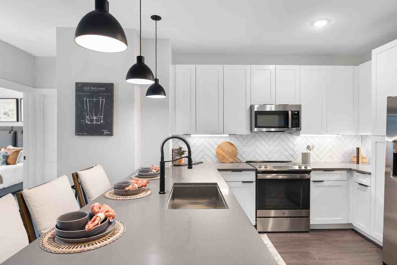 Ellison Parkview - Photo 5 of 50