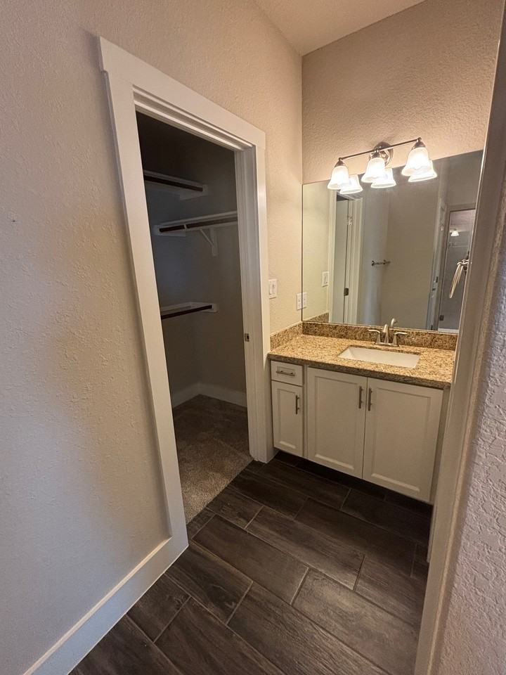 100 Strawberry Flds #1 - Photo 5 of 10