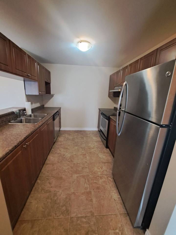 60 Fieldstone Crt #202 - Photo 2 of 14