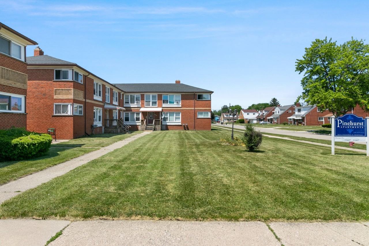 Pinehurst Manor (B) - Photo 4 of 18