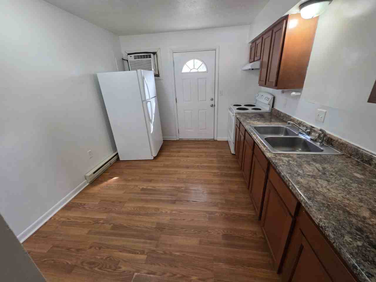 635 Graham Dr-LW #1 - Photo 3 of 7