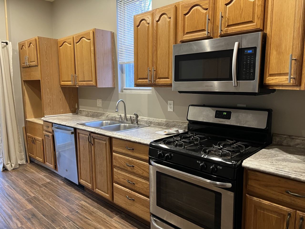 326 Fairbanks Ave #1 - Photo 4 of 19